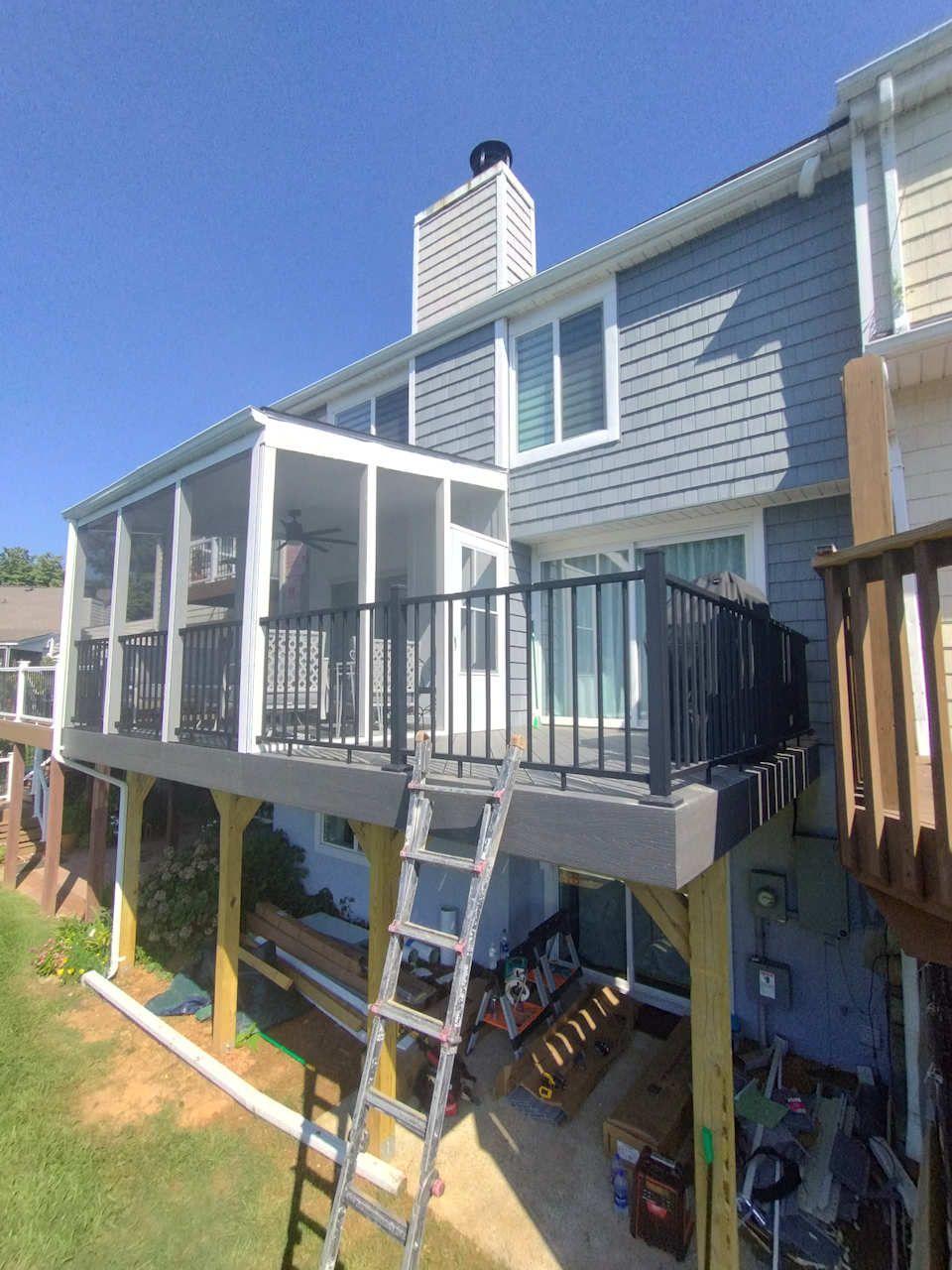 Deck screenshouse